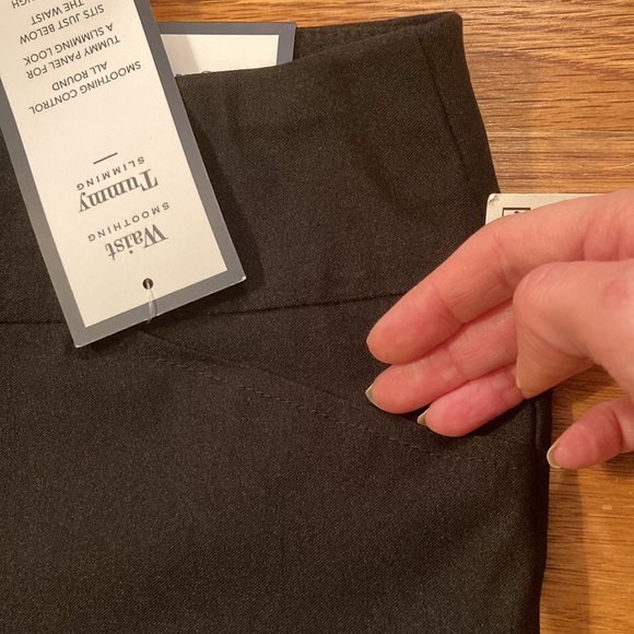 NWT Charter Club Cambridge Slim Leg Black Pull On Pants, size 8P SHORT - Picture 4 of 5